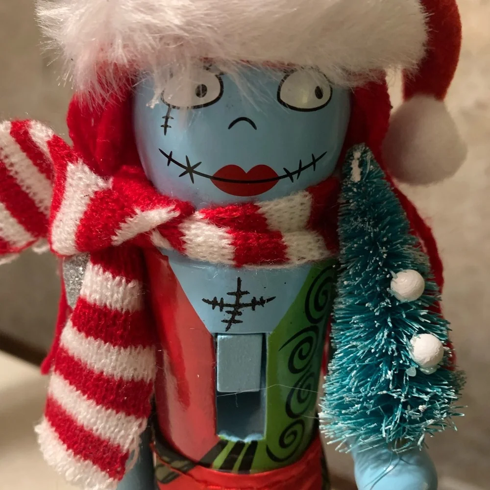 Nightmare Before Christmas Holiday Nutcracker Set - Picture 11 of 12